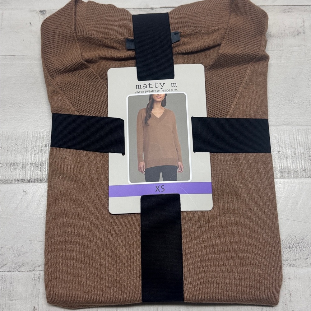 MATTY  M  V-NECK SWEATER WITH SIDE SLITS NWT